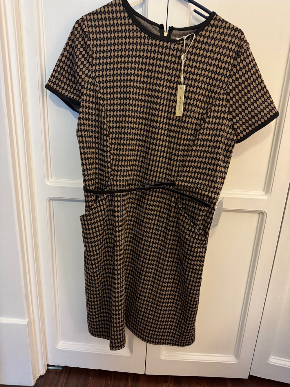 Max Studio Black and Tan Geometric Short Sleeve Dress